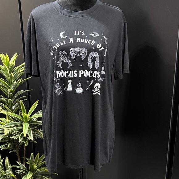 Maurice’s It’s Just A Bunch Of Hocus Pocus, stretch cotton short sleeve crewneck - Picture 2 of 9